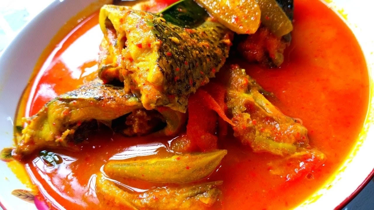 Memasak Asam Padeh Ikan Nila Khas Minang