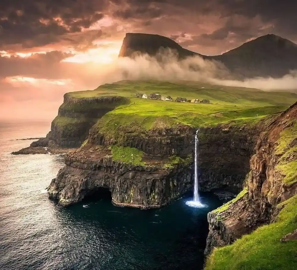 Tren Wisata 2024 yang Paling Banyak Dikunjungi di Luar Negeri