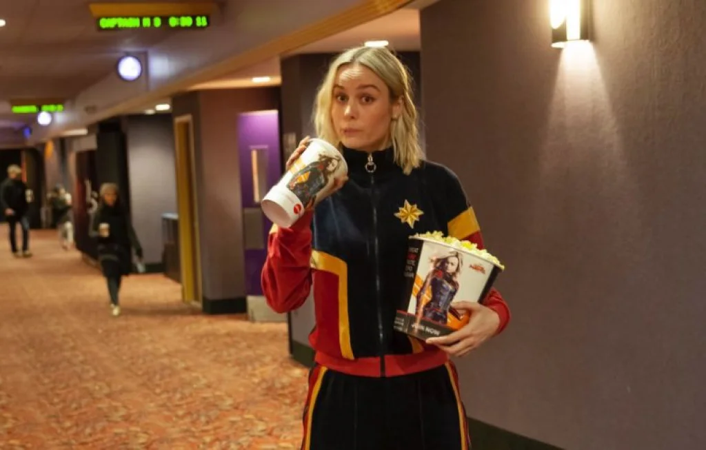 Analisis Genre = Berita (Perang/Analisis); Mood = Menegangkan, Informatif.

pilot dan jet tempur