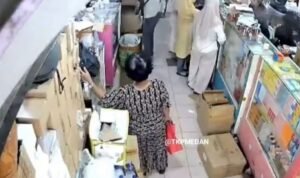 Ibu Berdaster