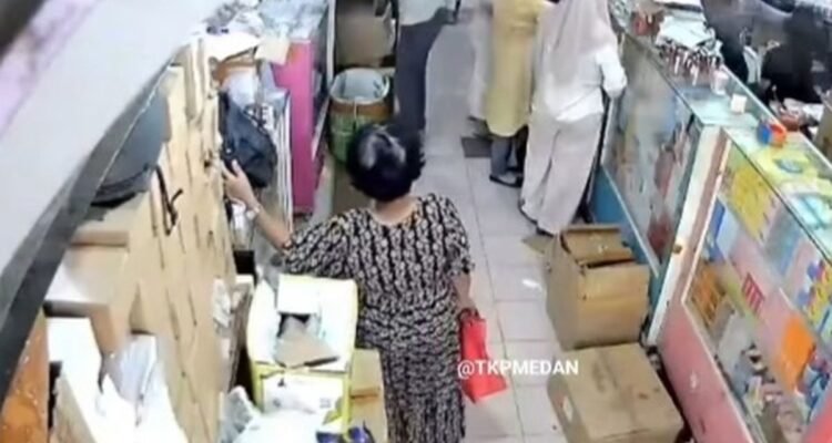 Ibu Berdaster