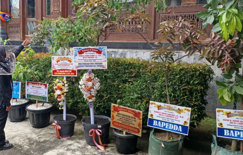 Ganti Karangan Bunga