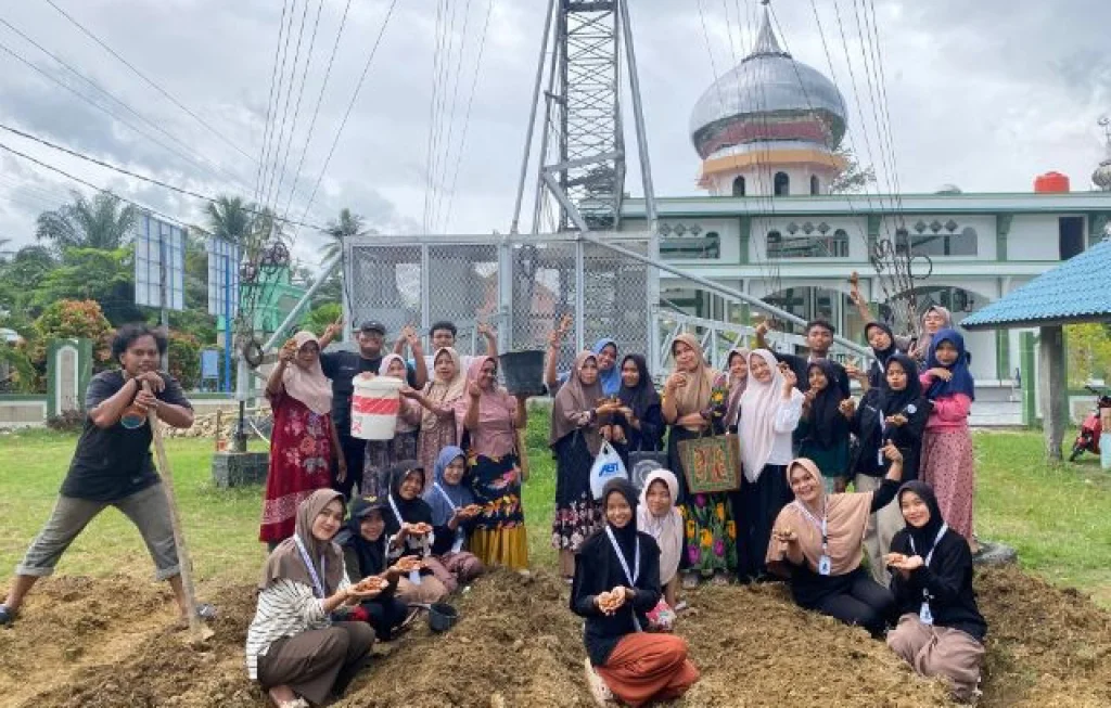Mahasiswa UNIKI tanam herbal